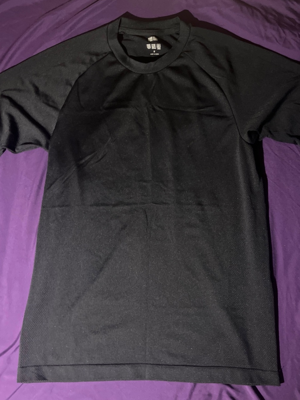 Men's Black Short-Sleeve Uniqlo Crewneck Shirt
